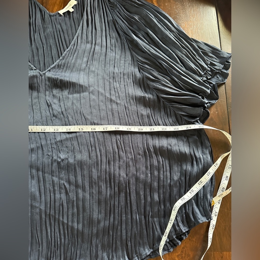 Vince Flutter Sleeve Crushed Satin Top size large Navy - Picture 14 of 14